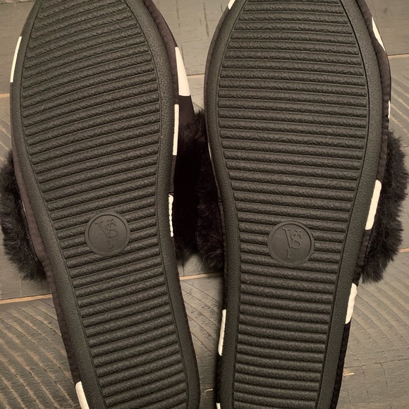 NWT Victoria’s Secret slippers - Picture 5 of 6